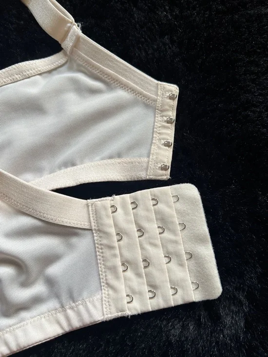 Lace Underwire Bra in Cream with Adjustable Straps - Picture 4 of 5